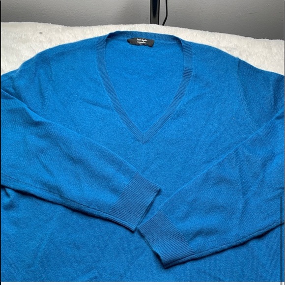 - Cashmere Sweater - - Picture 3 of 3